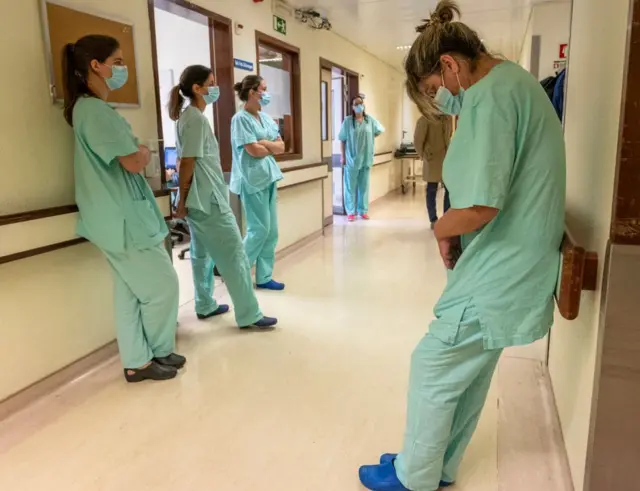 yorgun sağlık çalışanı