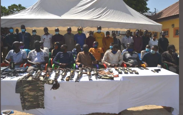 Real foto of suspects wit guns wey Nigeria Police release