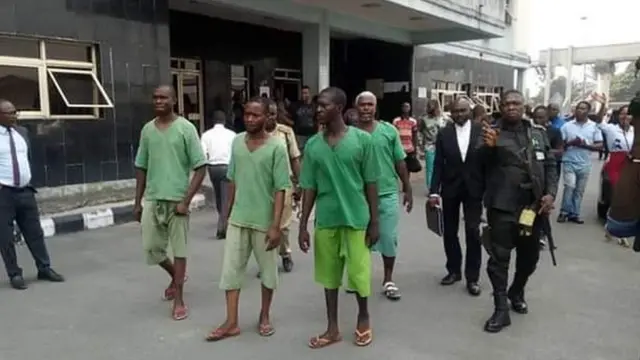 Di four ex-policemen wear prison uniform