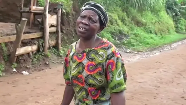 Mwanamke anaomboleza