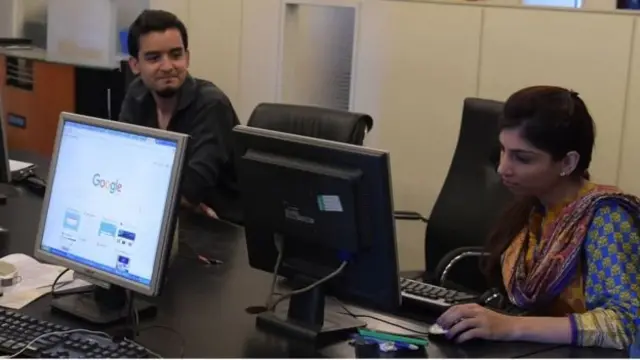 Yovvoyi plyajda porno video Erkak anus porno rasmlar