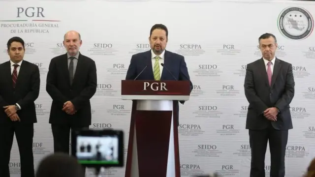 Funcionarios de la PGR en conferencia de prensa