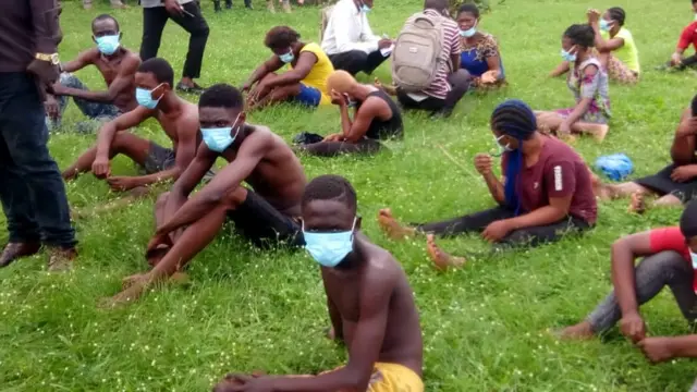 Edo state police command no parade di 11 years old boy among di suspected hoodlums wey dem parade on Thursday because of im age.