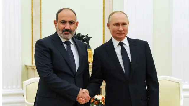 Paşinyan və Putin