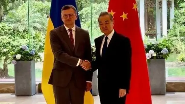 Украина Ташқи ишлар вазири Дмитрий Кулеба ва Хитой Ташқи ишлар вазири Ван И