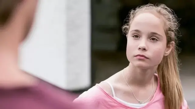 bir kadının yüz ifadesi