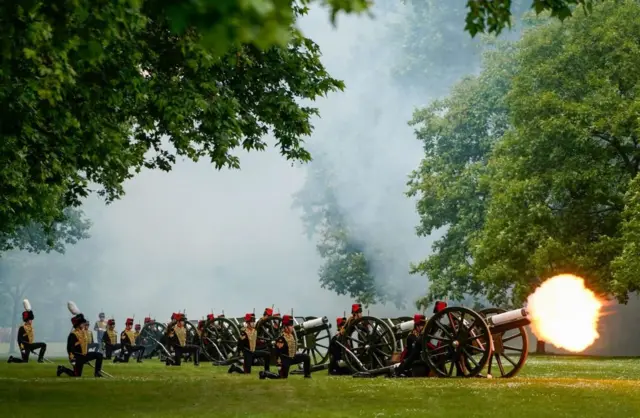 Hyde Park'ta top atışı