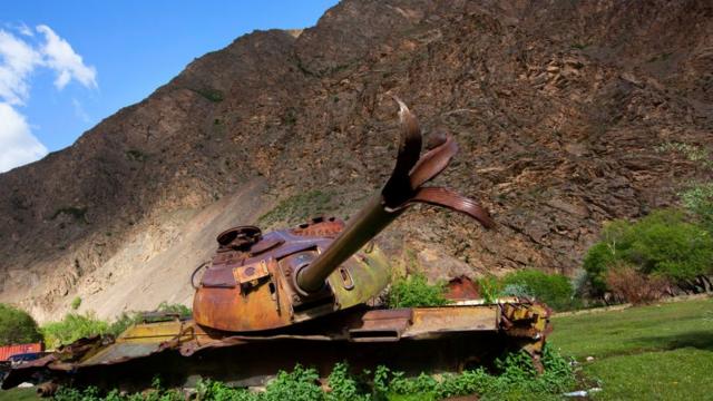 دبابة مدمرة في وادي بانشير