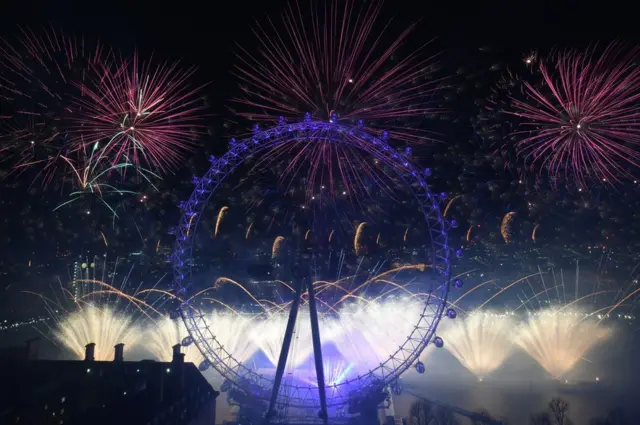 బాణాసంచా వెలుగులు