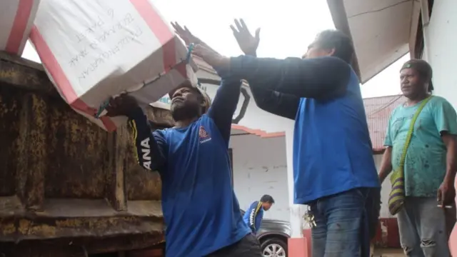 Pendistribusian bantuan