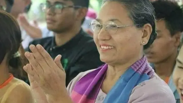 ခေါင်းဆောင်အပေါ် သစ္စာရှိစွာနဲ့ ပါတီတာဝန်တွေကို ဆက်လက်ထမ်းဆောင်ခဲ့တယ်လို့ ဒေါ်ဝင်းမြမြက ဆိုပါတယ်။