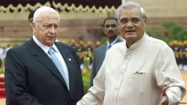 2003 साली इस्राईलचे तत्कालीन पंतप्रधान एरियल शेरॉन आणि अटल बिहारी वाजपेयी.
