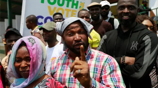 Personnes dans une file