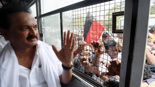 கருணாநிதி மறைவுக்கு பின் ஸ்டாலின் முன்பு உள்ள சவால்கள் என்ன?