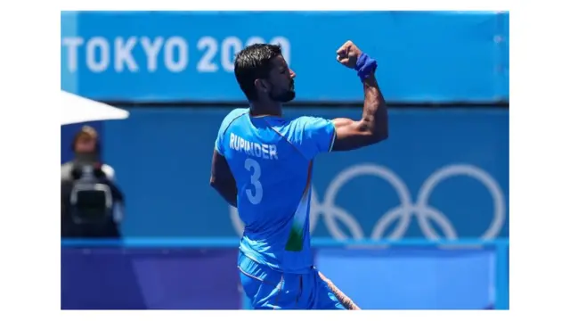 तीसरा क्वार्टर शुरू होते ही भारत को पेनल्टी स्ट्रोक मिल गया और रुपिंदर पाल सिंह ने उसे गोल में तब्दील करने में कोई कमी नहीं छोड़ी और इसी के साथ ही भारत ने जर्मनी पर 4-3 की बढ़त बना ली थी