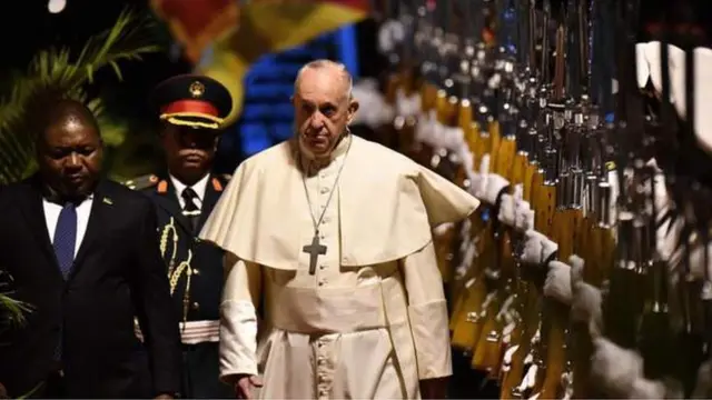 Ziara hii ya Papa Francis inatazamwa kama jitihada zake ya kuwa na malengo mapya chini ya uongozi wake baada ya kashfa za miezi kadhaa kuhusu namna kesi za unyanyasaji wa kingono zilivyoshughulikiwa.
