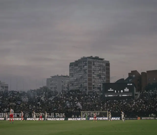 Derbi je odigran pred oko 15.000 gledalaca