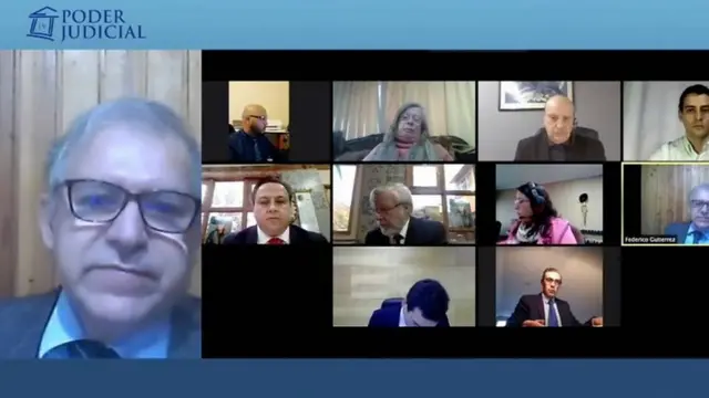 O Judiciário transmitiu a audiência ao vivo. À esquerda, o juiz Federico Gutiérrez.