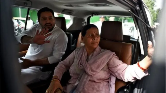 તેજસ્વી યાદવ અને રાબરી દેવી