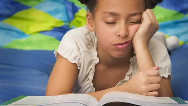 La cama no es el mejor lugar para evitar el sueño cuando se lee.