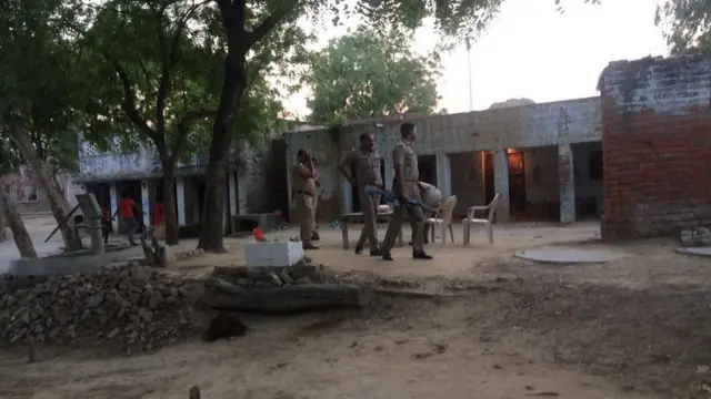 પીડિતાનાં ઘર બહાર પોલીસ સુરક્ષા