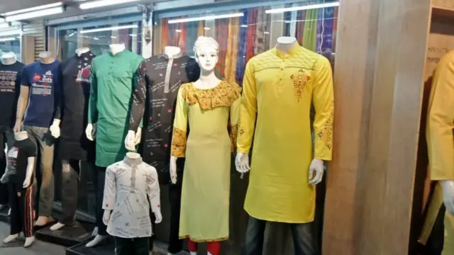 ফ্যাশন হাউস দেশাল বলছে, এবারে একই দিন পড়াতে তাদের লোকসানের মধ্যে পড়তে হয়েছে