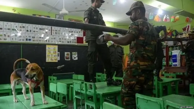 හමුදා ප්‍රධානීන් මාධ්‍ය හමුවල වාඩි කරලා රට දැන් සුරක්ෂිතයි දරුවා පාසලට එවන්න කිව්වට මේ ආණ්ඩුව ගැන ජනතාවට විශ්වාස නැති නිසා ළමයි පාසල් එවන්නේ නැහැ. - උදය ගම්මන්පිල