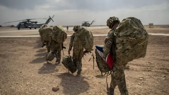 બ્રિટનના સંરક્ષણ મંત્રાલય મુજબ અફઘાનિસ્તાનમાં હજી તેમના 1000 સૈનિકો છે.