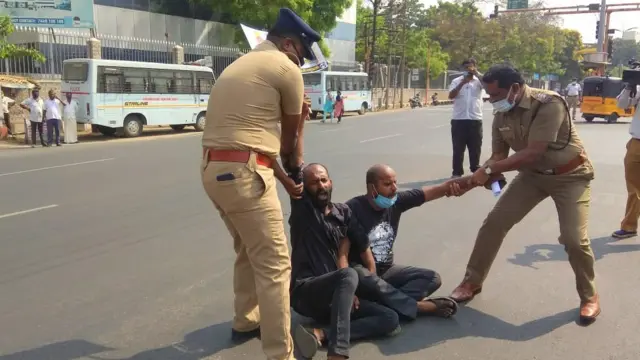 மோதி கறுப்புக்கொடி