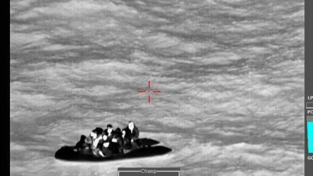 ২২শে নভেম্বর একটি ফরাসী হেলিকপ্টার একটি নৌকার অভিবাসীদের উদ্ধার করে