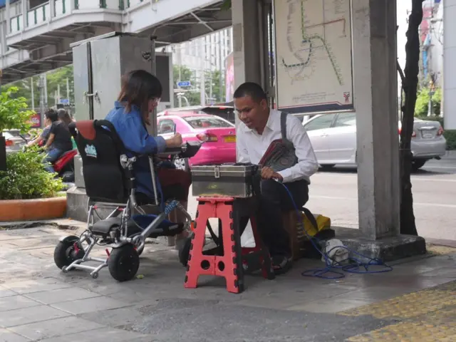 นลัทพร ไกรฤกษ์, นักข่าววีลแชร์, ผู้พิการ, พื้นที่สาธารณะ, การออกแบบ, วันสตรีสากล, 2560