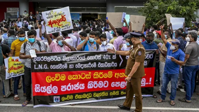 විදුලි සැපයුම බිඳ වැවීම