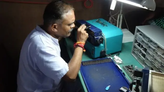 કામ કરતા લોકો