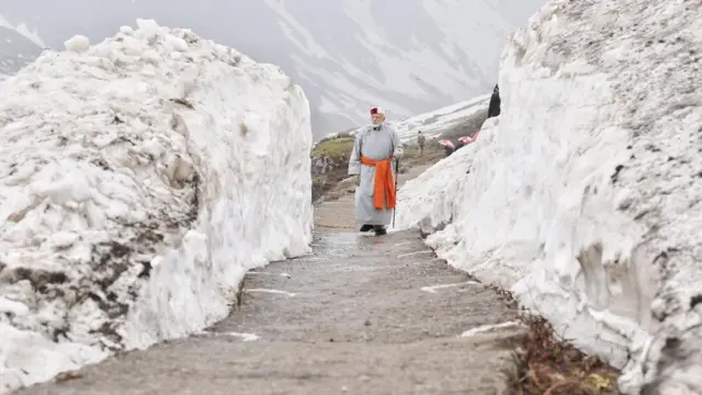 केदारनाथ में मोदी