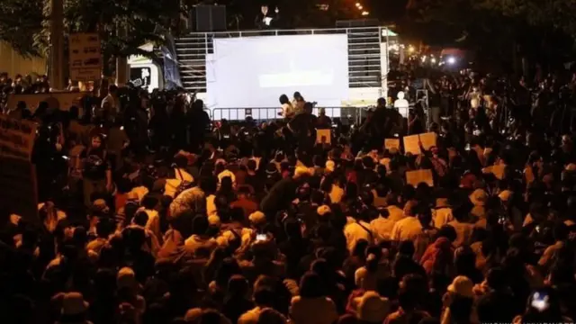 บรรยากาศการชุมนุมหน้ารัฐสภาช่วงค่ำวันที่ 24 ก.ย. 2020