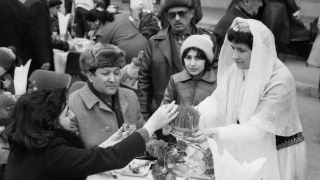 Bakı şəhərinin qədim hissəsində Novruz bayramı (21 mart 1984).