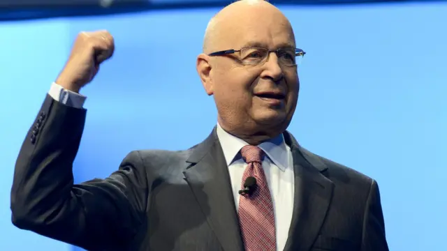 کلاوس شوآب، بنیانگذار داووس که معتقد است دنیا در آستانه نسخه چهارم جهانی‌سازی است