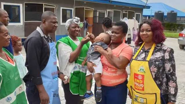Pikin dey collect immunisation for Port Harcourt