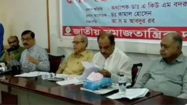 বি চৌধুরী, ড. কামাল হোসেন, আর আসম আবদুর রবের মত নেতারা আছেন যুক্তফ্রন্টে। (ফাইল ফটো)