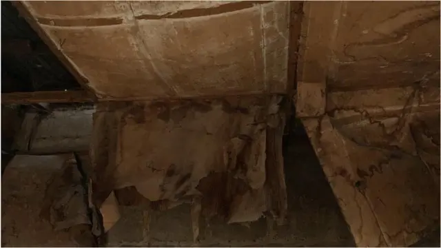 Ceiling of di room wia dem keep Ibrahim