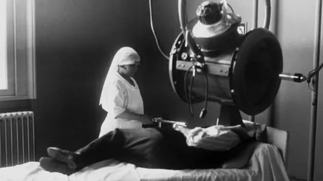 Gedrojcova se slikala sa svojim pacijentima. Za razliku od mnogih svojih kolega, nije izbegavala teške operacije na stomaku