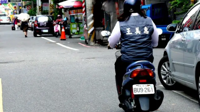 擔任市議員十多年,王美惠逐漸成為嘉義市地方上知名政治人物。