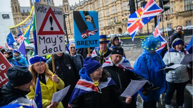 Manifestations contre le Brexit devant le Parlement à Londres.