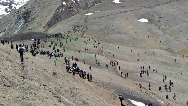 बहुमुल्य जडिवुटी यार्सा संकलनको लागि गतवर्ष डोल्पाका पाटन पुगेका सर्वसाधारण