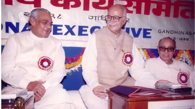 મંચની તસવીર