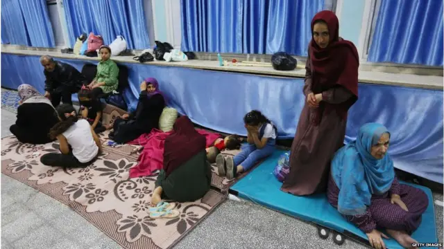 Бўлгадаги кўпчилик Исроилнинг ҳужумларидан қочиб, мактабларда жон сақлашди