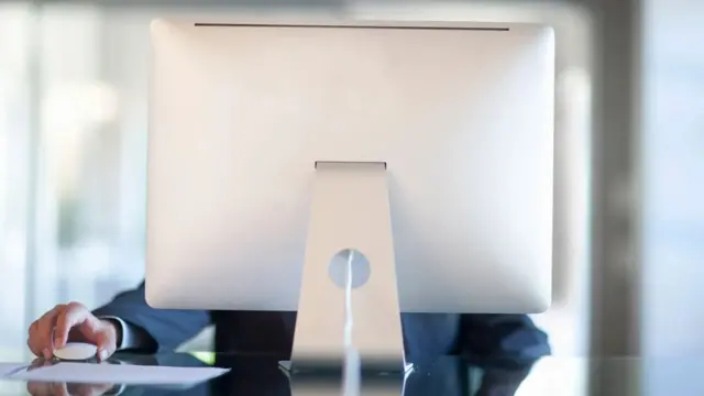 Profesor Kreg Džekson veruje da pornografija može da bude „način suočavanja sa tim koliko je nečiji posao svakodnevan i neprijatan"