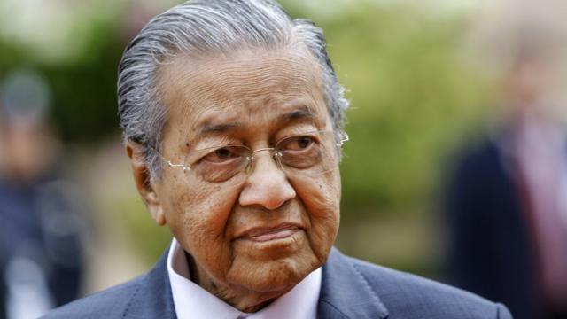 Thủ tướng Malaysia Mahathir Mohamad tự nhận chưa phải là fan bóng đá cuồng nhiệt