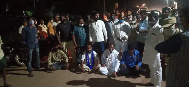 సీతానగరం వద్ద ఆందోళనకు దిగిన దళిత సంఘాలు