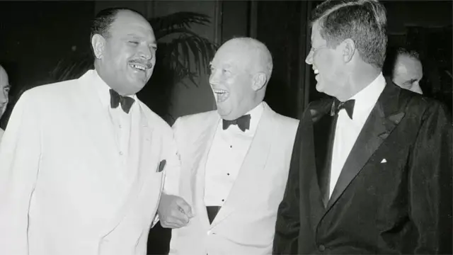 पाकिस्तानी सेना के तत्कालीन कमांडर-इन-चीफ जनरल अयूब खान को संयुक्त राज्य अमेरिका के साथ रक्षा संबंधों का शिल्पकार माना जाता है